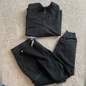 Women’s black figs scrub set